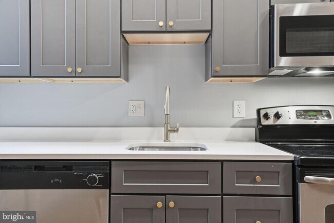 Building Photo - 1440 Fairmont St NW