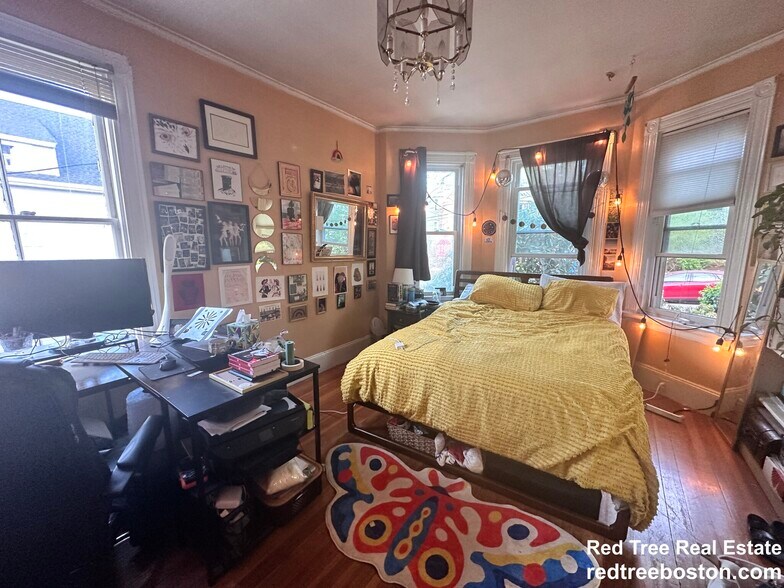 Building Photo - 52 Dustin St