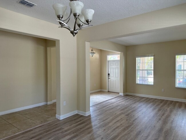 Building Photo - Beautiful 4/3.5 home located in Independence Signature Lakes Community of Winter Garden!