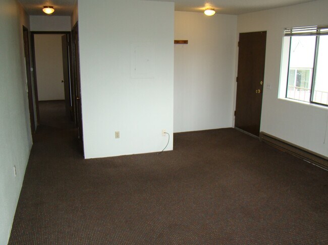 Building Photo - 630 NE Maiden Ln