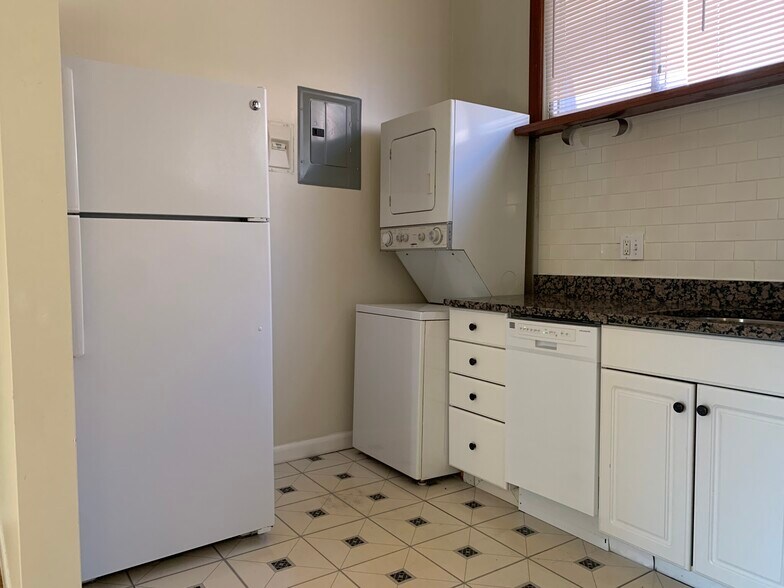 Primary Photo - 41 Symphony Rd