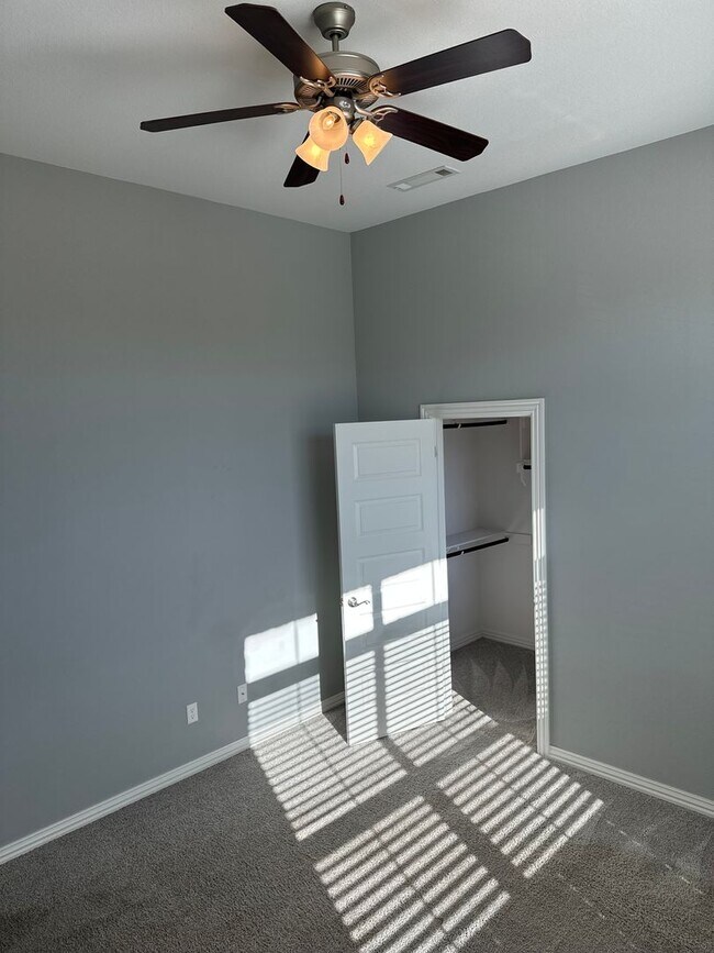 Building Photo - Available Now! Modern 3-Bedroom, 2-Bathroom Home in Legendary Subdivision near Shaw Elementary