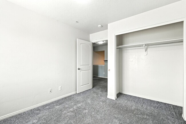 Building Photo - Beautiful Townhome in American Fork!