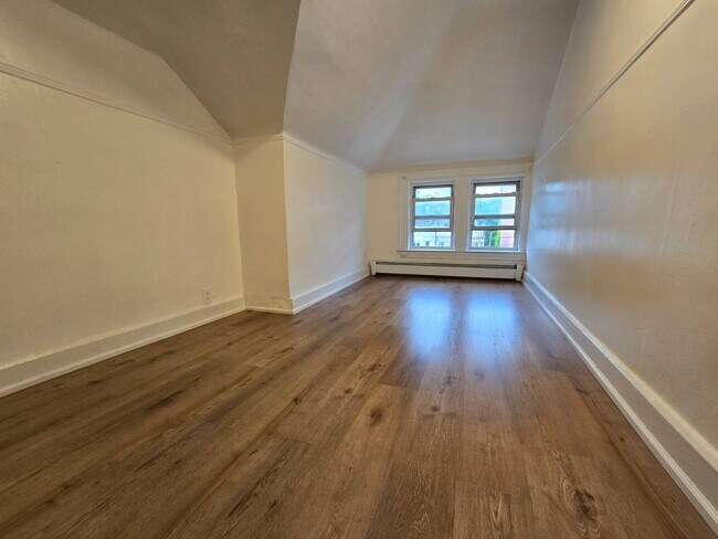 Building Photo - 1620 E 14th St