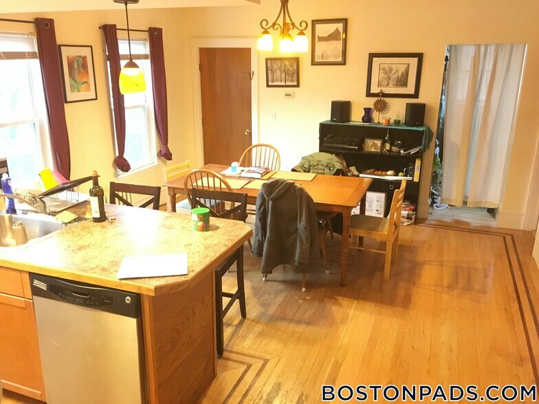 Building Photo - 28R Cherry St