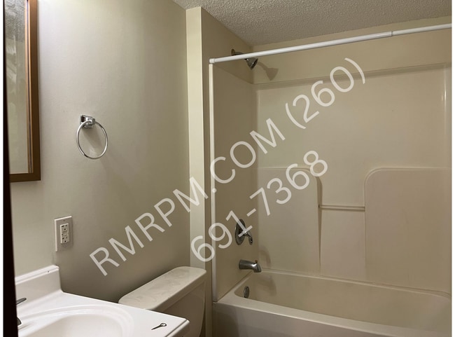 Building Photo - 2065 E Lakeside Dr