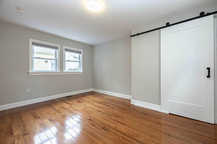 Building Photo - 1495 Hyde Park Ave