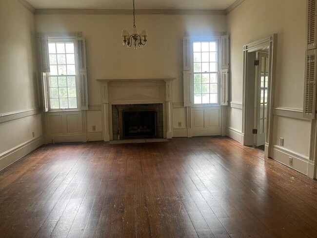 Building Photo - Updated farmhouse
