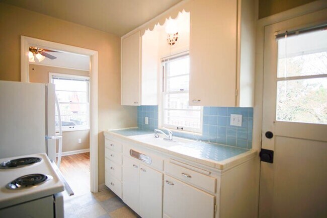 Building Photo - In the Heart of NW-Mid-Century 2Bdr Lives Like a Little House!