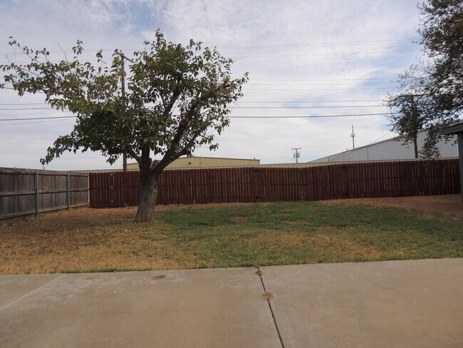 Building Photo - 2816 Catalina Dr