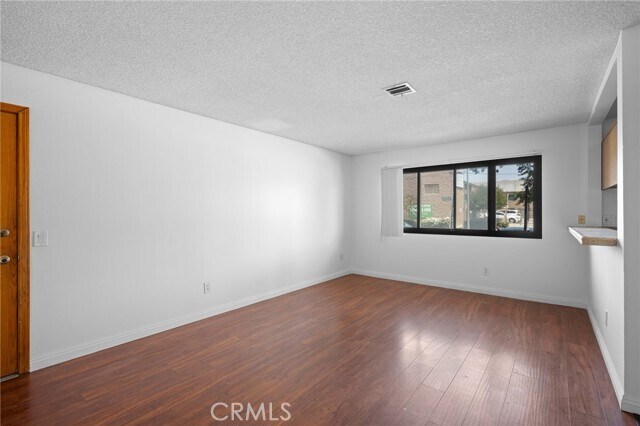 Building Photo - 16226 Vanowen St