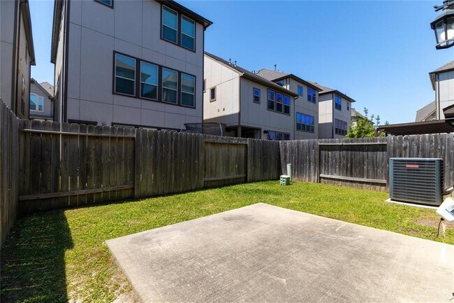 Building Photo - 1511 Peyton Oaks Pl