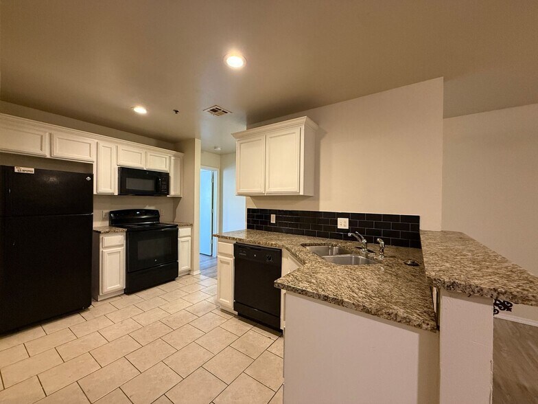 Building Photo - 2442 NW 39th St