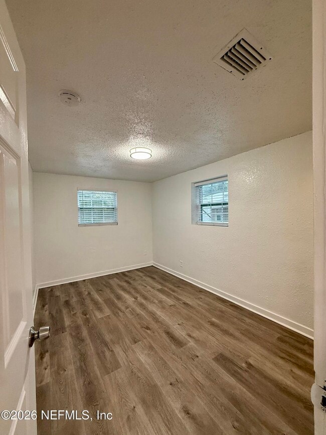 Building Photo - 9554 Ridge Blvd