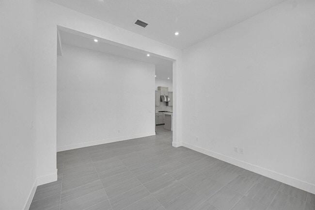 Building Photo - 13917 Vivant Dr