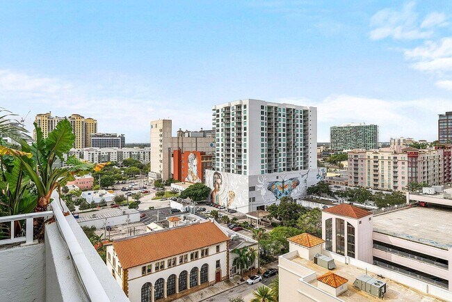 Building Photo - 255 Evernia St