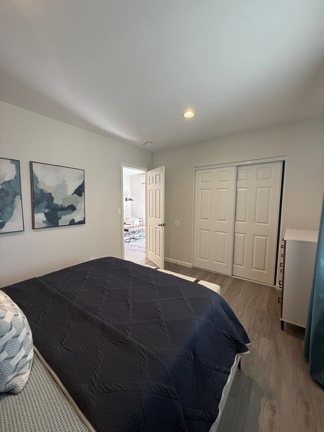 Building Photo - 1 bed, 1 bath ADU with private yard and laundry