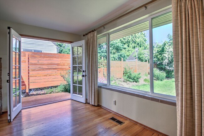 Building Photo - 1636 Conger Ave NW