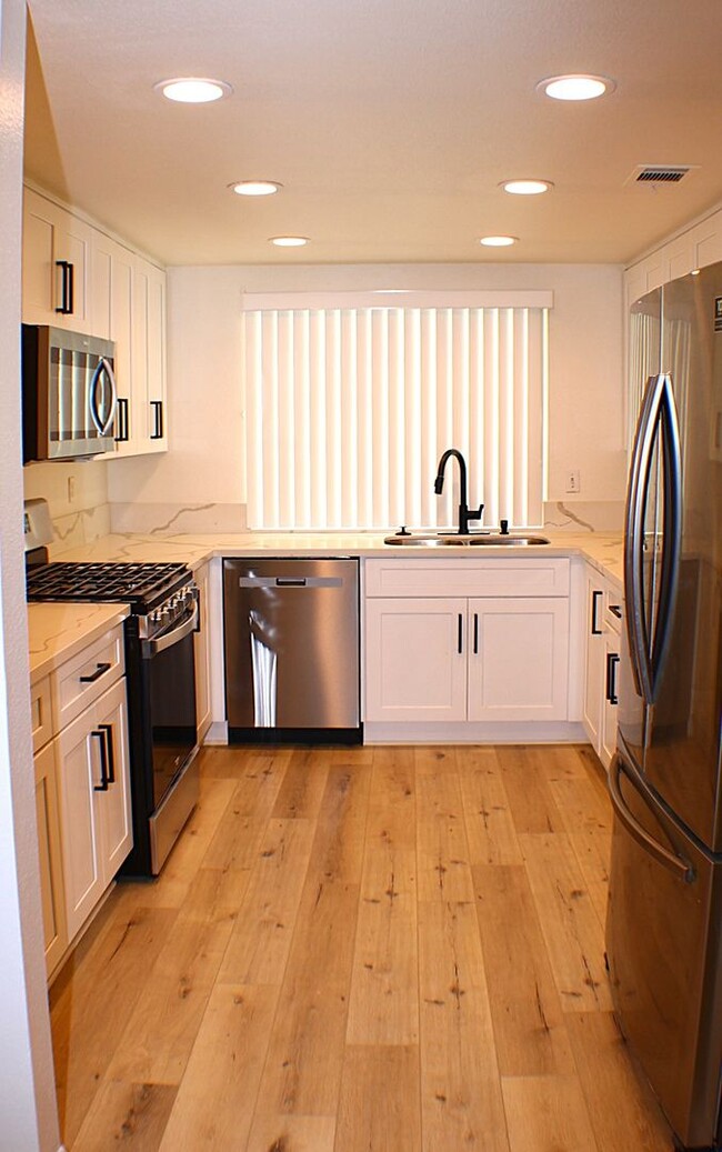 Building Photo - Newly Updated 4 bedroom home for Rent.