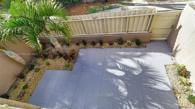 Building Photo - 205 Dunwoody Ln