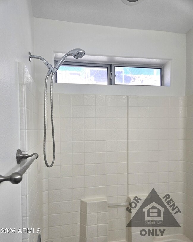 Building Photo - 4025 E Coolbrook Ave