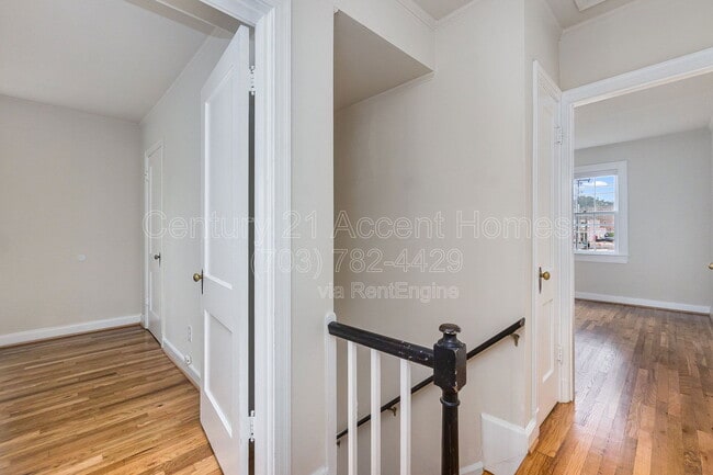 Building Photo - 1020 S Barton St