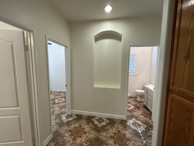 Building Photo - Cute 3 Bed/2 Bath SE Bakersfield Home