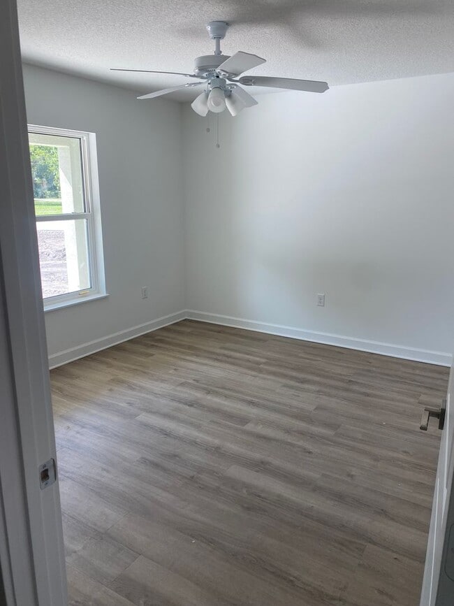 Building Photo - 3 Bedroom, 2 Bathroom home for rent