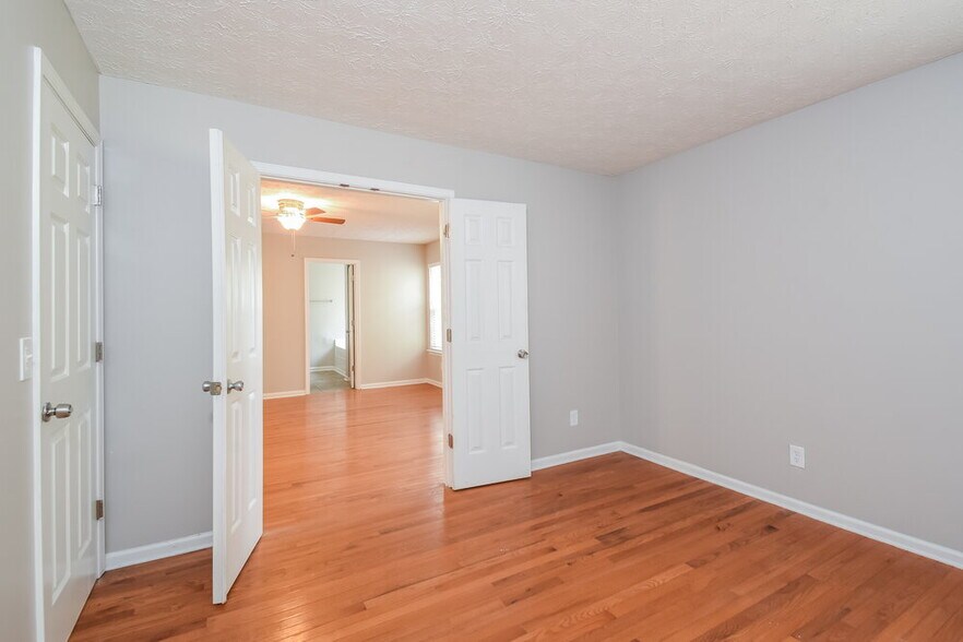 Building Photo - 41 Creekmoore Ct