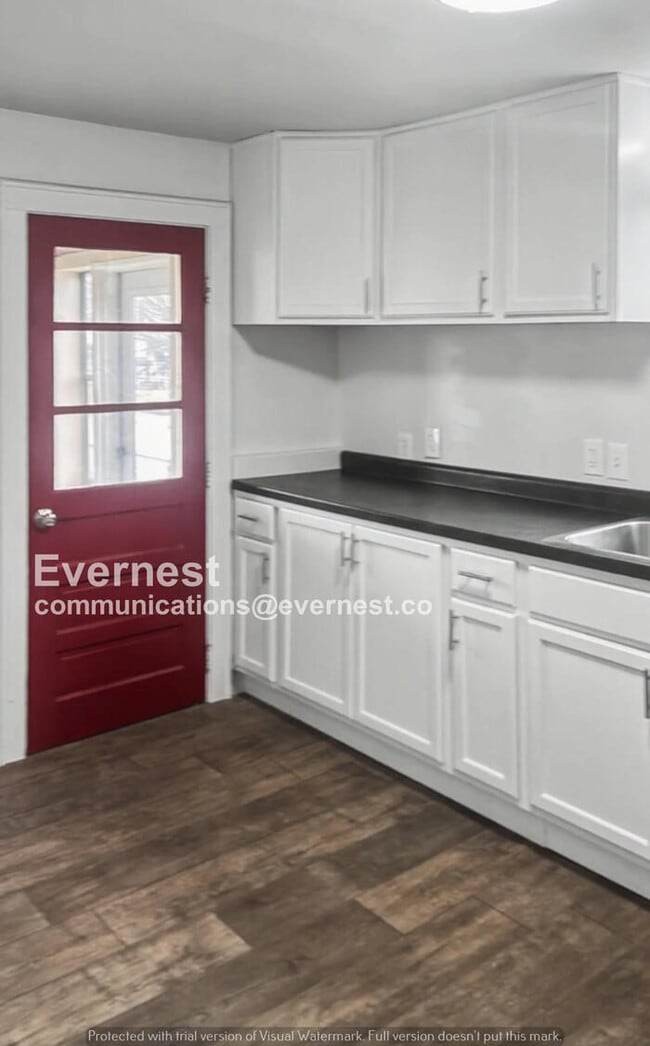 Building Photo - 2 Bed/1 Bath Home / Pet-Friendly / Vouchers Accepted / Available Now!