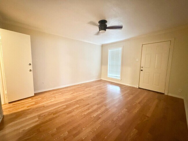 Building Photo - Charming one story Condo in Post Oak