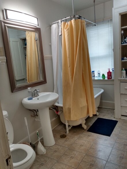 Building Photo - 2837 N Cramer St