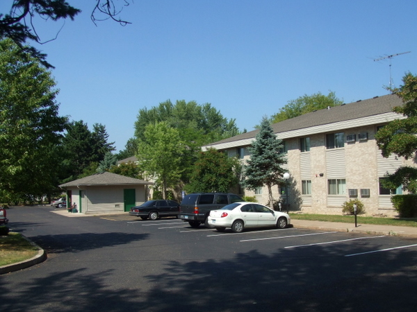 Primary Photo - Evergreen Apartments