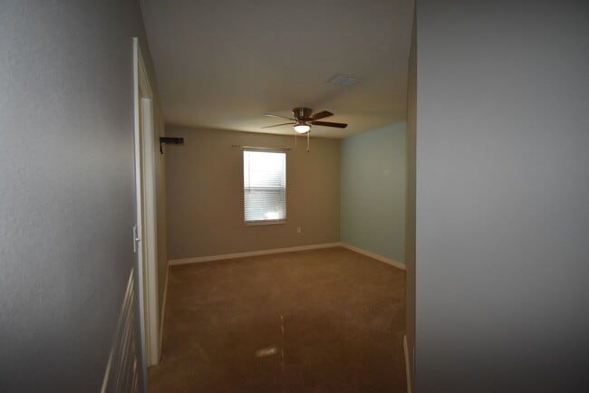 Building Photo - 4 Bed/3.5 Bath, Pool and Waterfront home, ...