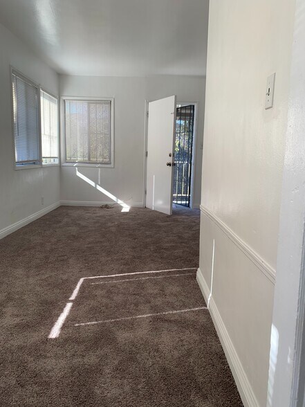 Building Photo - 4137 Chevy Chase Dr