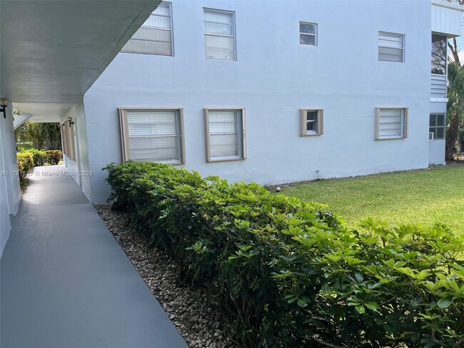 Building Photo - 98 Normandy Ln