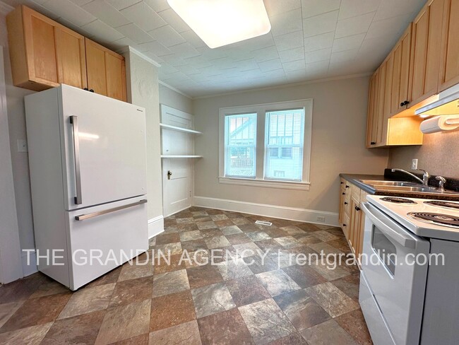 Building Photo - 2818 Burton Ave NW
