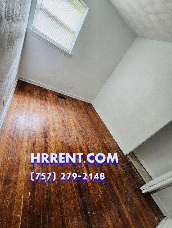 Building Photo - COMING SOON! Newly Renovated 3 Bedroom 1 B...