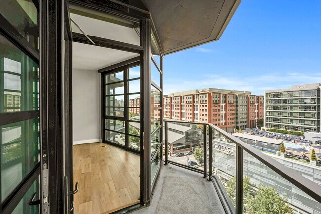 Building Photo - One Month Free For A Lease Start by 8/3! 6...