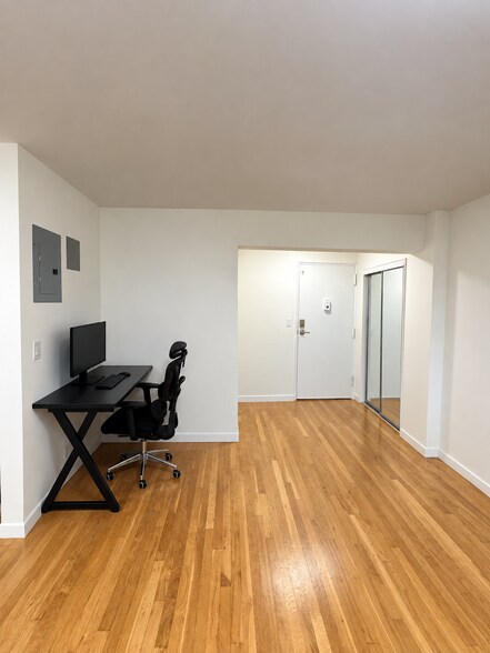 Building Photo - 5775 Mosholu Ave