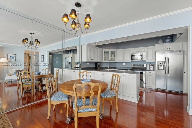 Building Photo - 1408 Brickell Bay Dr