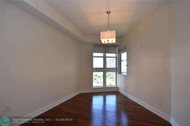 Building Photo - 20000 E Country Club Dr