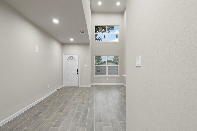 Building Photo - 11763 White Cedar St