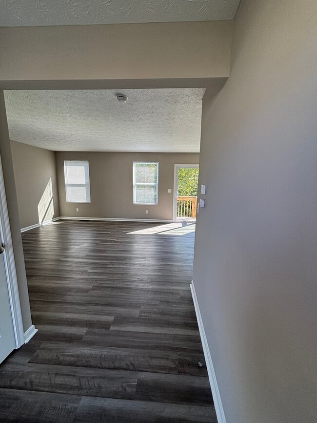 Building Photo - 2202 Pine Valley Dr