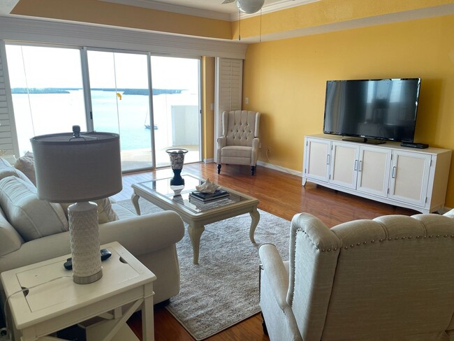Building Photo - Gulf views from this Cozy 2 Bedroom Condo-...