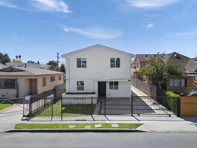 Building Photo - 320 E 55th St