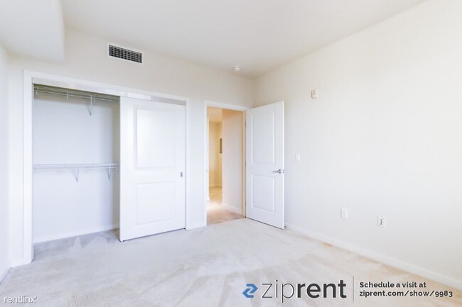 Building Photo - 1 br, 1 bath Condo - 1488 El Camino Real, ...