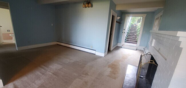 Building Photo - Bay View Living Near WWU – 1 & 3 Bedroom U...