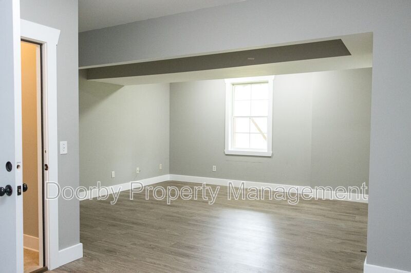 Building Photo - 10424 Fielding Rd
