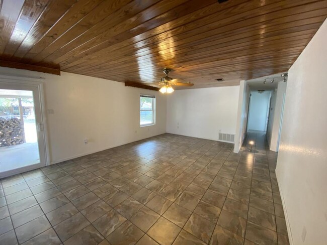 Building Photo - 1122 Rhonda Lee St